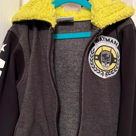 BOYS BATMAN HOODIE SIZE 6 - Picture 1 of 5